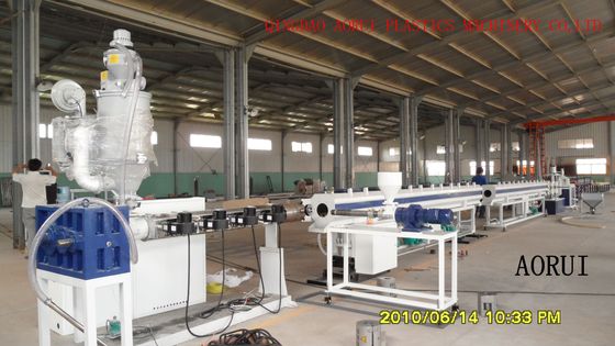 Cadena de producción del tubo del enfriamiento del plástico de PPR y de agua caliente, máquina de la protuberancia del tubo de PPR