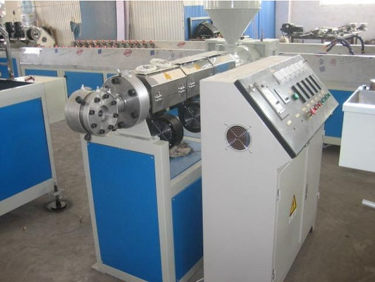 Máquina plástica 380v 50hz de la fabricación del tubo del PVC del tornillo doble