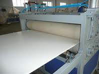 Cadena de producción del tablero de la espuma de WPC extrusor compuesto plástico de madera para el tablero de la decoración del Pvc Wpc