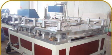 Máquina plástica de la protuberancia del tornillo gemelo, cadena de producción del tablero de WPC