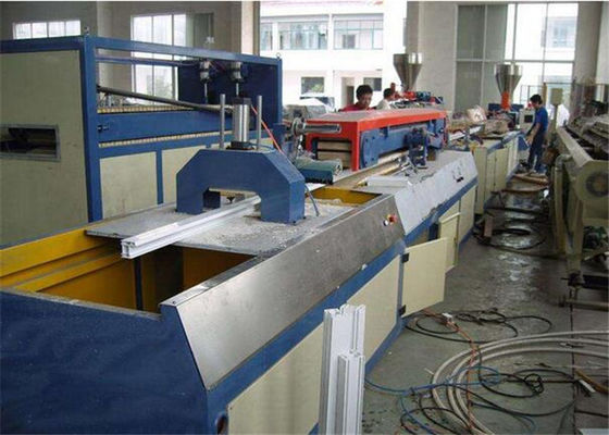 Un buen precio. Máquina doble de la protuberancia de Wpc del diseño del tornillo/cadena de producción compuesta plástica de madera en línea