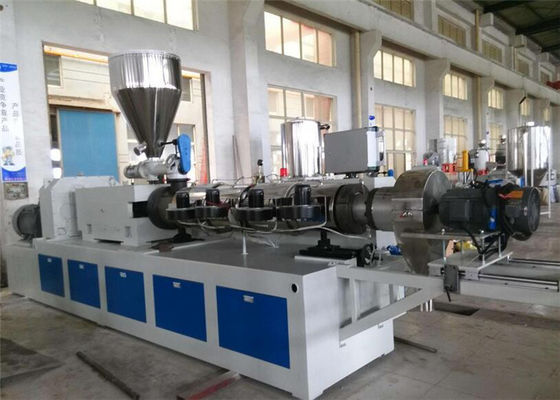 Un buen precio. Tubo doble del PVC que hace las máquinas, cadena de producción plástica del tubo del PVC del tornillo doble en línea
