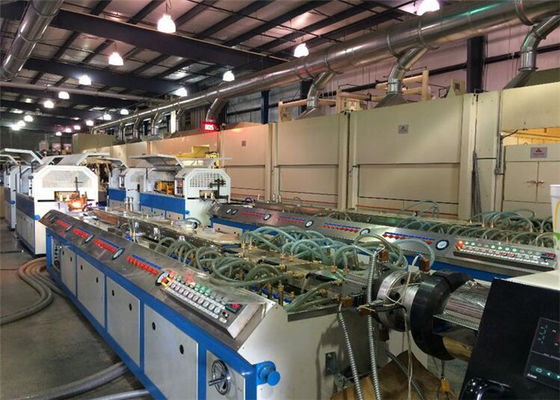 Un buen precio. Cadena de producción compuesta plástica de madera del perfil de la máquina WPC para la ventana en línea