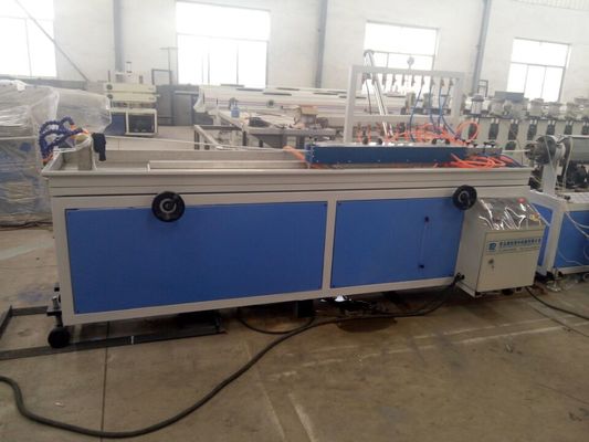 Un buen precio. Línea plástica 380V 50HZ de la protuberancia del perfil del tornillo del doble SJSZ65X132 en línea
