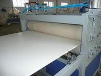 Un buen precio. Cadena de producción del tablero de la espuma de WPC extrusor compuesto plástico de madera para el tablero de la decoración del Pvc Wpc en línea