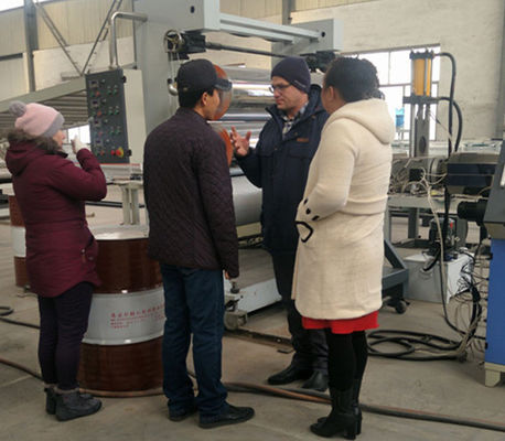 Un buen precio. Tablero de la espuma de la corteza del PVC WPC que hace la máquina, cadena de producción plástica del tablero de la espuma de los muebles de WPC en línea