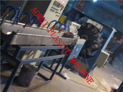 Un buen precio. Maquinaria plástica del tubo del tornillo doble para la manguera reforzada fibra del PVC en línea