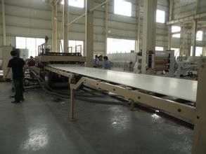 Un buen precio. Máquina del tablero de la espuma del PVC WPC WPC del cuarto de baño, extrusor de tornillo gemelo cónico reciclado en línea