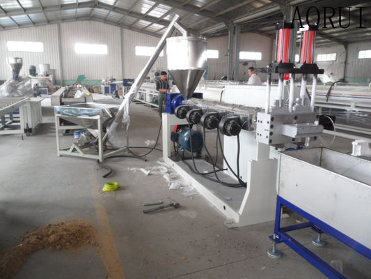 Un buen precio. La botella reciclada anillo del agua forma escamas la película que se lava 20-100KW del extrusor del gránulo en línea