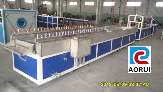 Un buen precio. Línea plástica de la protuberancia del perfil del gabinete de WPC, maquinaria de la producción del perfil del sofá de WPC en línea