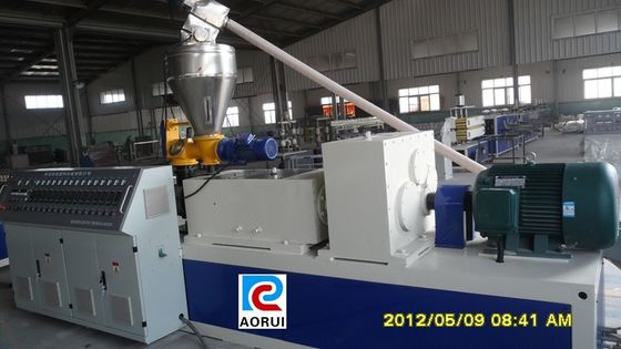 Un buen precio. Línea plástica Fullly de la protuberancia del perfil del PVC del tornillo gemelo cónico automático en línea
