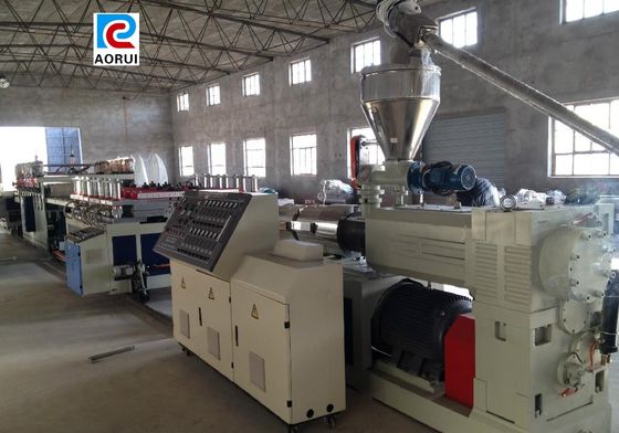 Línea plástica de alta velocidad de la protuberancia del tablero del PVC WPC con el motor de Siemens