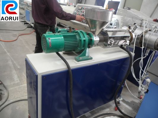 Un buen precio. Sola línea plástica de la protuberancia del tubo del extrusor de tornillo PE para el tubo arquitectónico en línea
