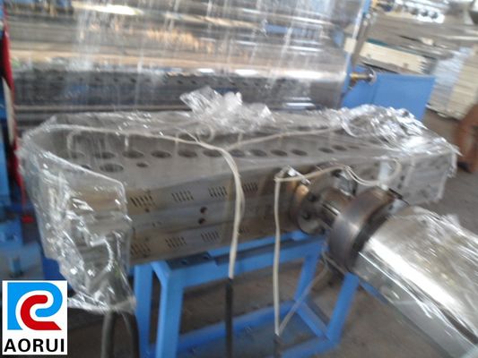 Un buen precio. Maquinaria de empaquetado de la protuberancia de la hoja del PVC del tornillo doble, extrusor del plástico de la hoja del PVC en línea