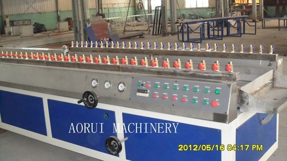Un buen precio. Cadena de producción durable del perfil de WPC perfil de la puerta de la ventana del Pvc Wpc que hace la máquina en línea
