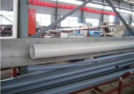 Un buen precio. Máquina plástica de la protuberancia del tubo del PVC del drenaje de alto rendimiento, diámetro 16-63m m en línea