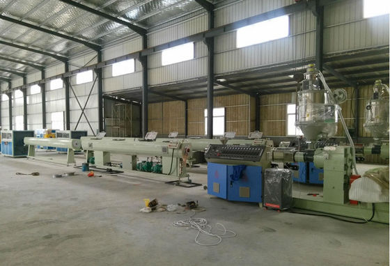 Un buen precio. Extrusor de solo tornillo plástico de alta velocidad del LDPE del tubo PE para la cadena de producción del tubo del PE en línea