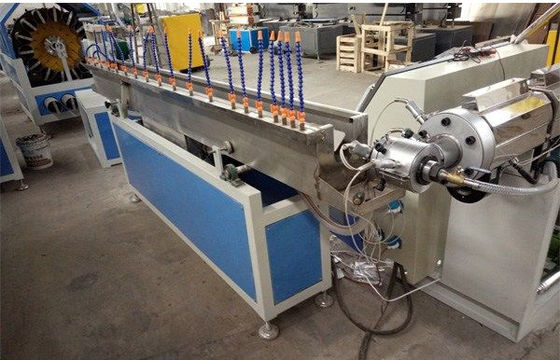 Un buen precio. La fibra del PVC reforzó la máquina plástica del extrusor del tubo, manguera reforzada pvc que hacía la máquina en línea