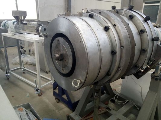 Un buen precio. Línea completamente automática del extrusor de solo tornillo del PE/cadena de producción fabricación plástica del tubo en línea