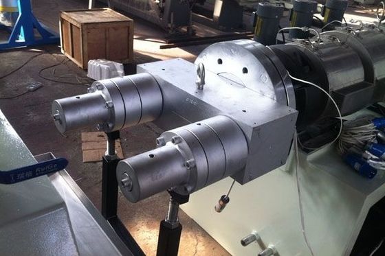 Un buen precio. Cadena de producción doble del tubo del Pvc de la máquina del extrusor de tornillo aprobación del CE ISO en línea