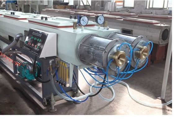 Un buen precio. Aprobación estable del CE de la eficacia alta del extrusor de tornillo del gemelo del tubo del PVC del funcionamiento en línea