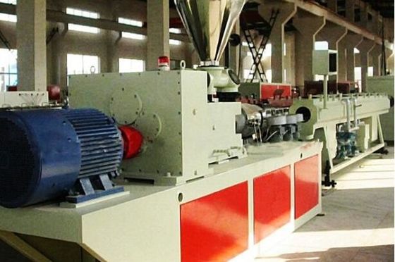 Un buen precio. Cadena de producción plástica alta del tubo del tornillo PE del gemelo de la eficacia para el abastecimiento de agua en línea
