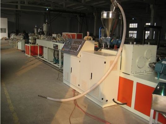 Un buen precio. Extrusor de tornillo del gemelo del PVC, máquina del extrusor del tubo de 16m m - de 800m m en línea