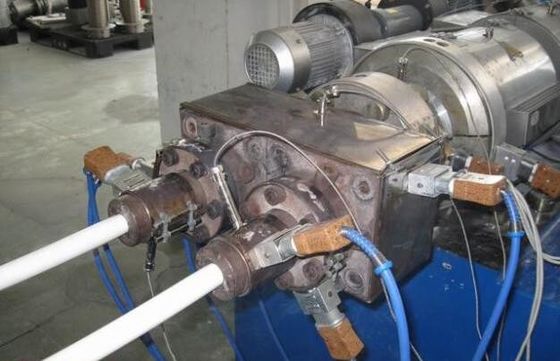 Un buen precio. Solo extrusor del tubo del gemelo del tornillo PP/PE del tubo de la máquina plástica de la fabricación en línea