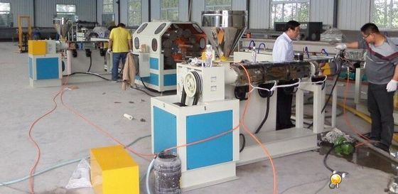 Un buen precio. Línea plástica para la irrigación, CE/ISO9001 de la protuberancia del tubo de la manguera de jardín del PVC en línea