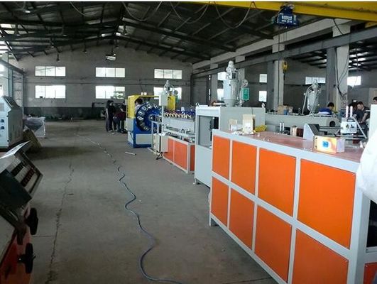 Un buen precio. La fibra del PVC reforzó la línea plástica suave 380V 50HZ de la protuberancia del tubo garantía de 1 año en línea