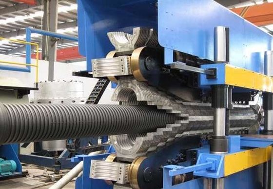 Un buen precio. Máquina acanalada de la protuberancia del tubo del PE, máquina plástica de alto rendimiento del tubo en línea