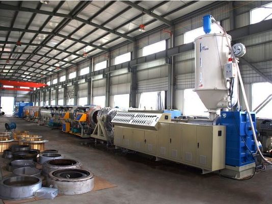 Un buen precio. producción plástica de poco ruido del tubo de agua del extrusor de solo tornillo 50HZ PE en línea