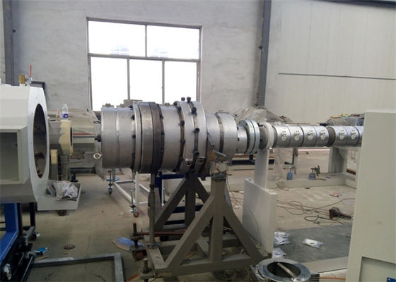 Extrusor de solo tornillo plástico de la protuberancia del tubo del HDPE, cadena de producción del tubo del PE para la irrigación
