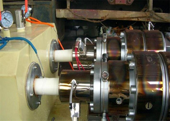 Un buen precio. Cadena de producción plástica del tubo del tornillo doble cónico de alto rendimiento 380-700KG/H en línea
