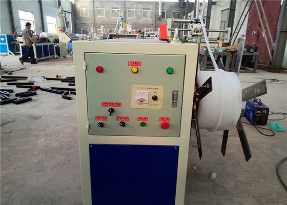 Un buen precio. Cadena de producción del tubo de agua fresca y caliente del extrusor de solo tornillo plástico del PE/de PPR, tubo de desagüe del PE que hace la máquina en línea