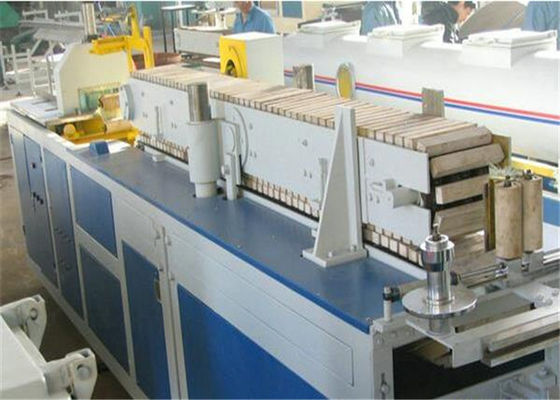 Un buen precio. Línea plástica de la protuberancia del perfil del PVC para la puerta del Pvc y Windows que hace la máquina en línea