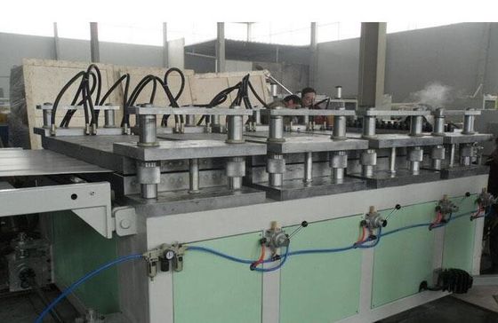 Un buen precio. Plantilla de la construcción de WPC que hace la máquina, cadena de producción de Wpc/extrusor en línea