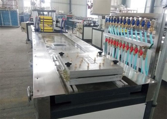 Un buen precio. Máquina del tablero de la espuma del PVC WPC de la plantilla de la construcción arriba eficiente en línea