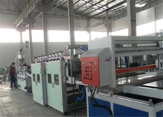 Un buen precio. Cadena de producción del tablero del PVC WPC, del PVC tablero flaco de la espuma semi - que hace la máquina en línea