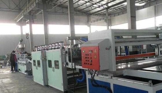 Un buen precio. Certificado plástico de la máquina ISO 9001 del extrusor de tornillo del doble del perfil del PVC WPC en línea