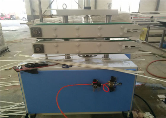 Un buen precio. Cadena de producción de madera del perfil del plástico WPC del PVC motor completamente automático de Siemens en línea