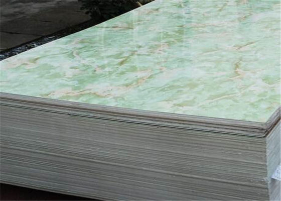 Un buen precio. Cadena de producción del extrusor de hoja del PVC, línea de mármol artificial de la protuberancia de la hoja del PVC en línea