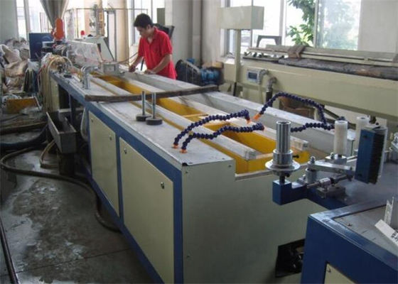 Un buen precio. Línea de producción avanzada de perfiles de plástico de doble tornillo de manera eficiente en línea