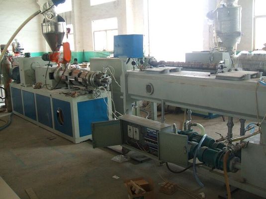 Un buen precio. Tubo del conducto eléctrico que hace la máquina línea de la protuberancia del tubo del gemelo del PVC de 16 - de 63m m en línea