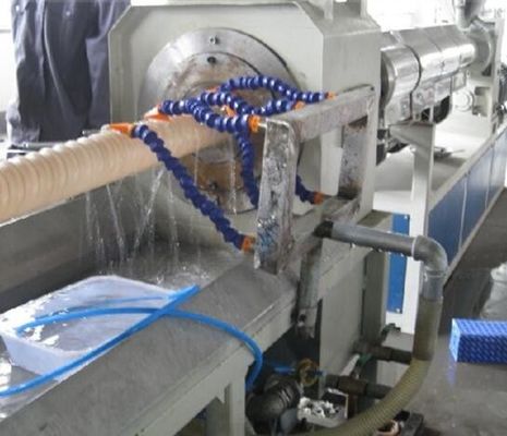Un buen precio. Línea plástica de la protuberancia del solo tornillo para la producción de refuerzo espiral del tubo del carbono del PE en línea