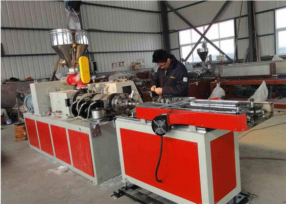 Un buen precio. Fabricación acanalada de un sólo recinto del tubo de la máquina plástica automática PE del extrusor 50hz en línea