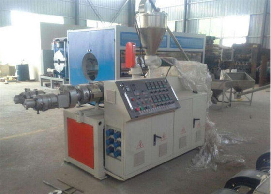 Un buen precio. CE/ISO9001 de la máquina de la protuberancia del tubo del PVC del extrusor de tornillo del gemelo de la alta capacidad en línea