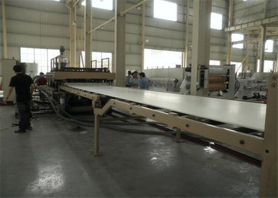 Un buen precio. Máquina de la protuberancia de la plantilla WPC de la construcción, línea plástica de madera de la protuberancia de la puerta WPC en línea