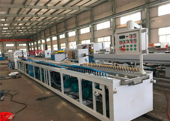 Un buen precio. Cadena de producción completamente automática del perfil del Pvc de los PP PE de la eficacia alta 380V 50HZ en línea