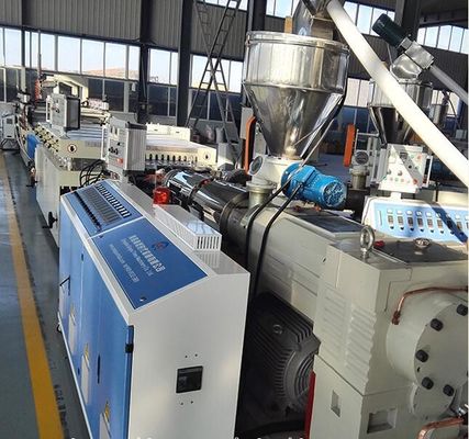 Un buen precio. Máquina gemela durable del tablero de la espuma del PVC del tornillo WPC con garantía de 1 año en línea